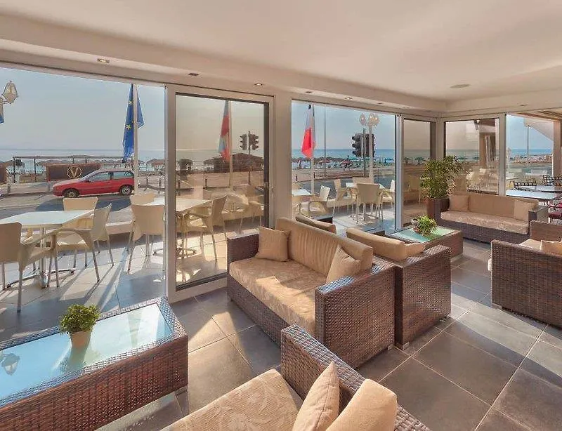Mackenzie Beach Hotel Ларнака
