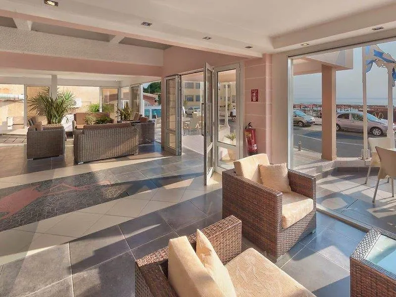 Mackenzie Beach Hotel Larnaca