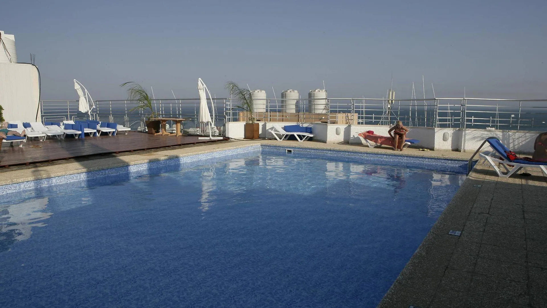 Mackenzie Beach Hotel Larnaca 2*,