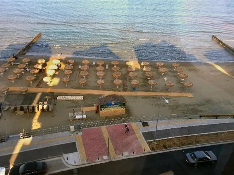 Mackenzie Beach Hotel Larnaca